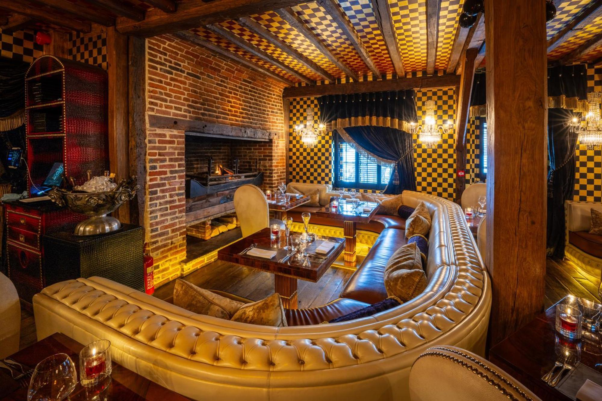 Crazy Bear Beaconsfield Hotel Exterior foto Interior of the restaurant