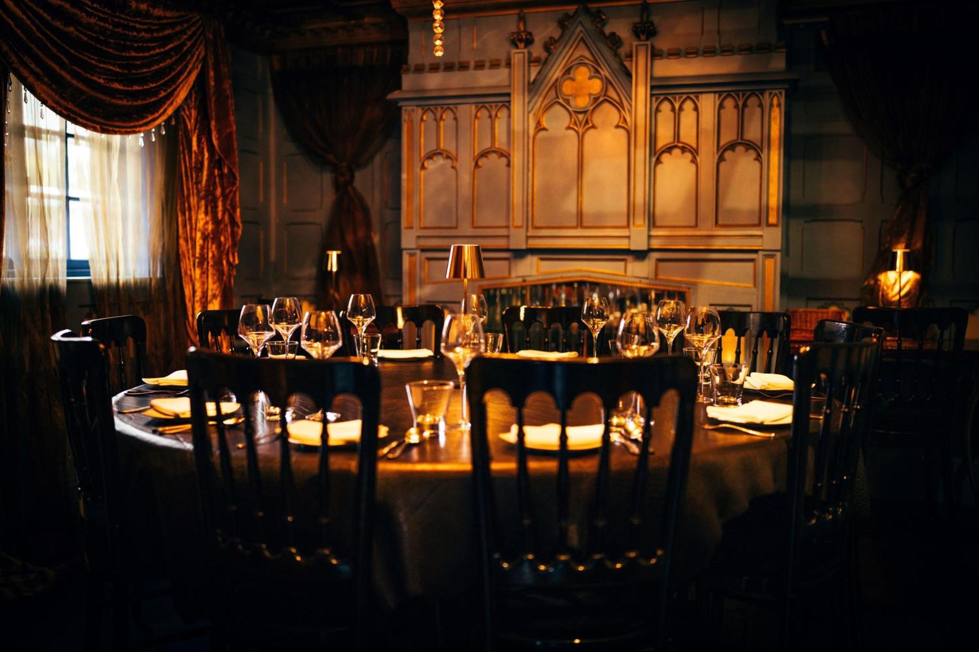Crazy Bear Beaconsfield Hotel Exterior foto The dining room at the restaurant