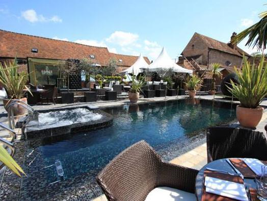 Crazy Bear Beaconsfield Hotel Exterior foto The pool at The Old Mill