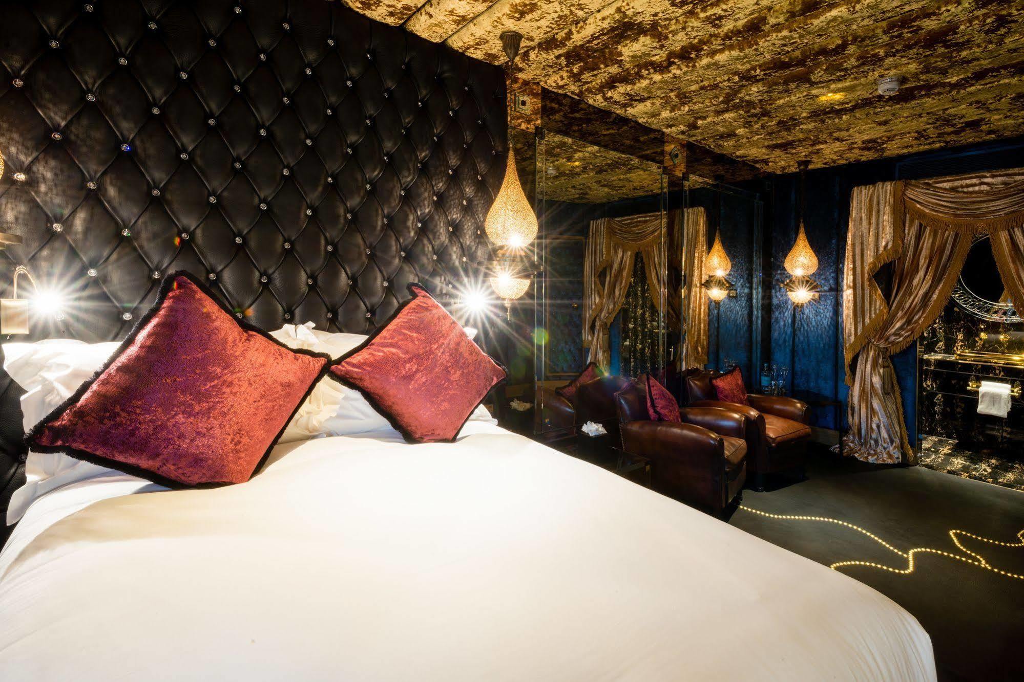 Crazy Bear Beaconsfield Hotel Exterior foto The Gold Suite